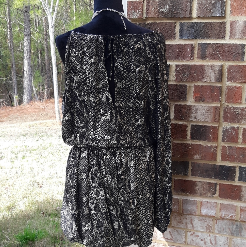 🔥ONE SLEEVE DRESS🔥 - Picture 6 of 6